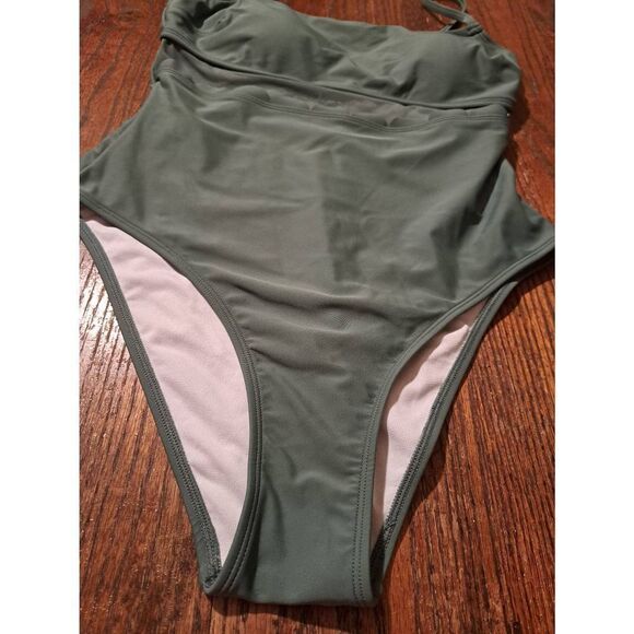 New Medium Cupshe Olive Army Green Scallop Swimsuit Bathing Suit One Piece NWOT - Picture 3 of 6
